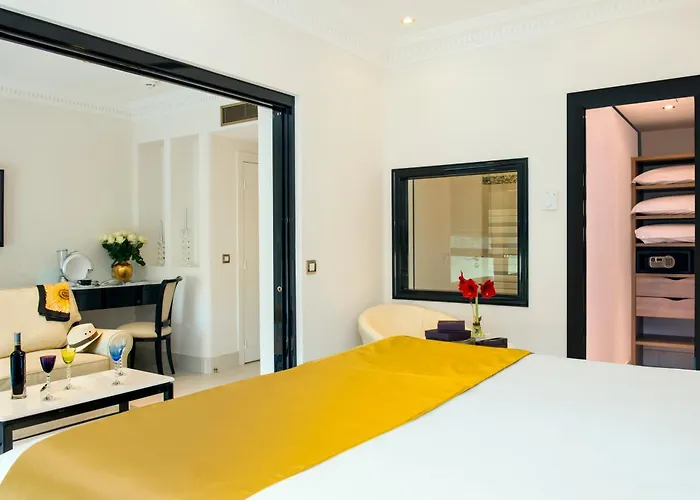 Aston La Scala Hotel 4*